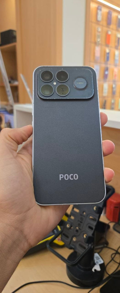 صورة حقيقية لظهر هاتف بوكو F8 Ultra المستعمل