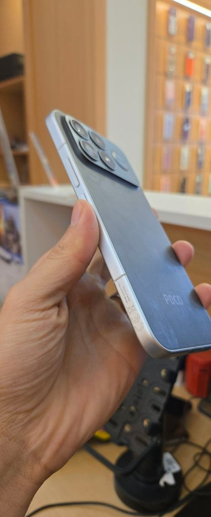 جانب وخلفية هاتف بوكو F8 Ultra المستعمل
